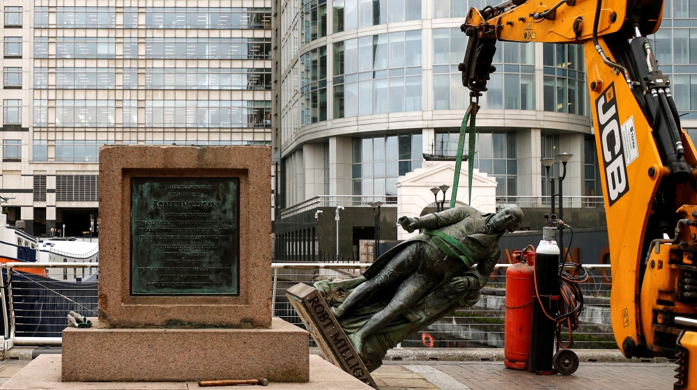 Robert Milligan: London statue of 18th-century slaver removed