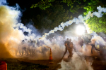 Tirarle gas lacrimógeno a manifestantes en medio de la pandemia es un “desastre”