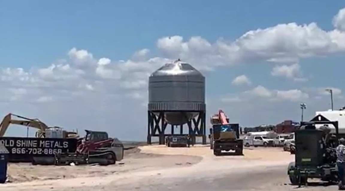 SpaceX pops gargantuan Starship SN7 test tank on motive in stress test (movies)