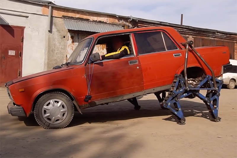 Russians replace rear wheels on automobile with metallic legs