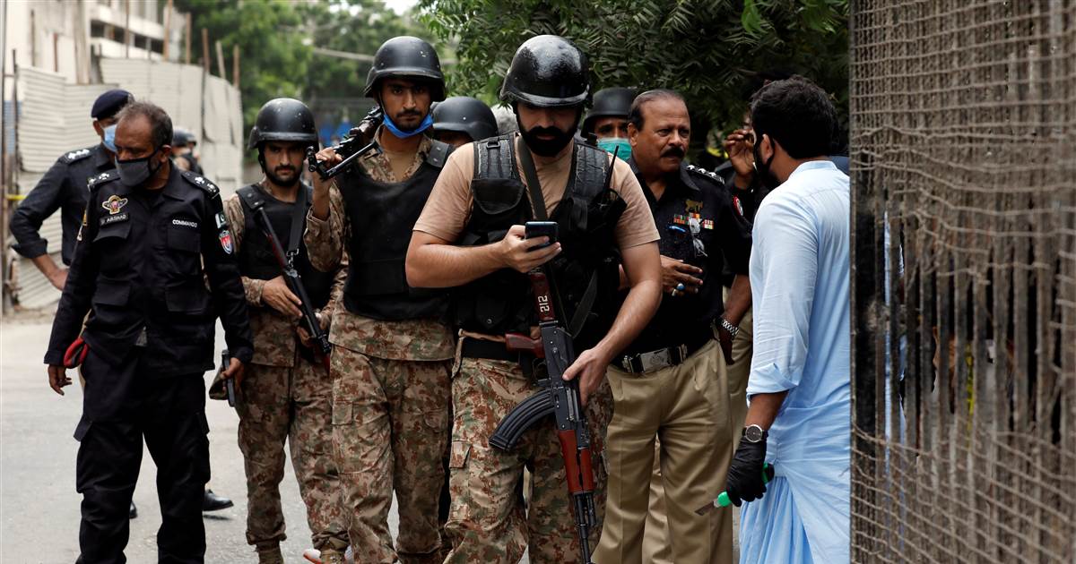Gunmen attack stock alternate in Karachi