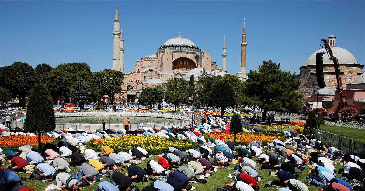 First Friday prayers for 86 years held at Istanbul’s Hagia Sofia