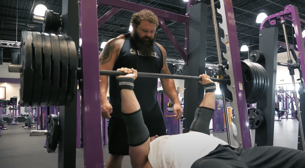 Sign Strongmen Brian Shaw and Robert Oberst Space a Recent Bench Press ‘Epic’ at Planet Properly being