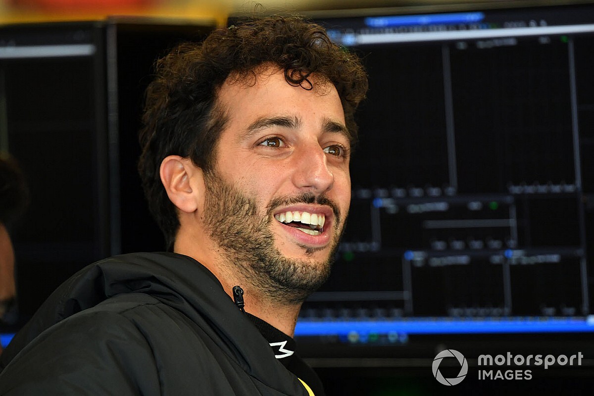 Ricciardo predominant to wait on far off from going down sim racing “rabbit hole”