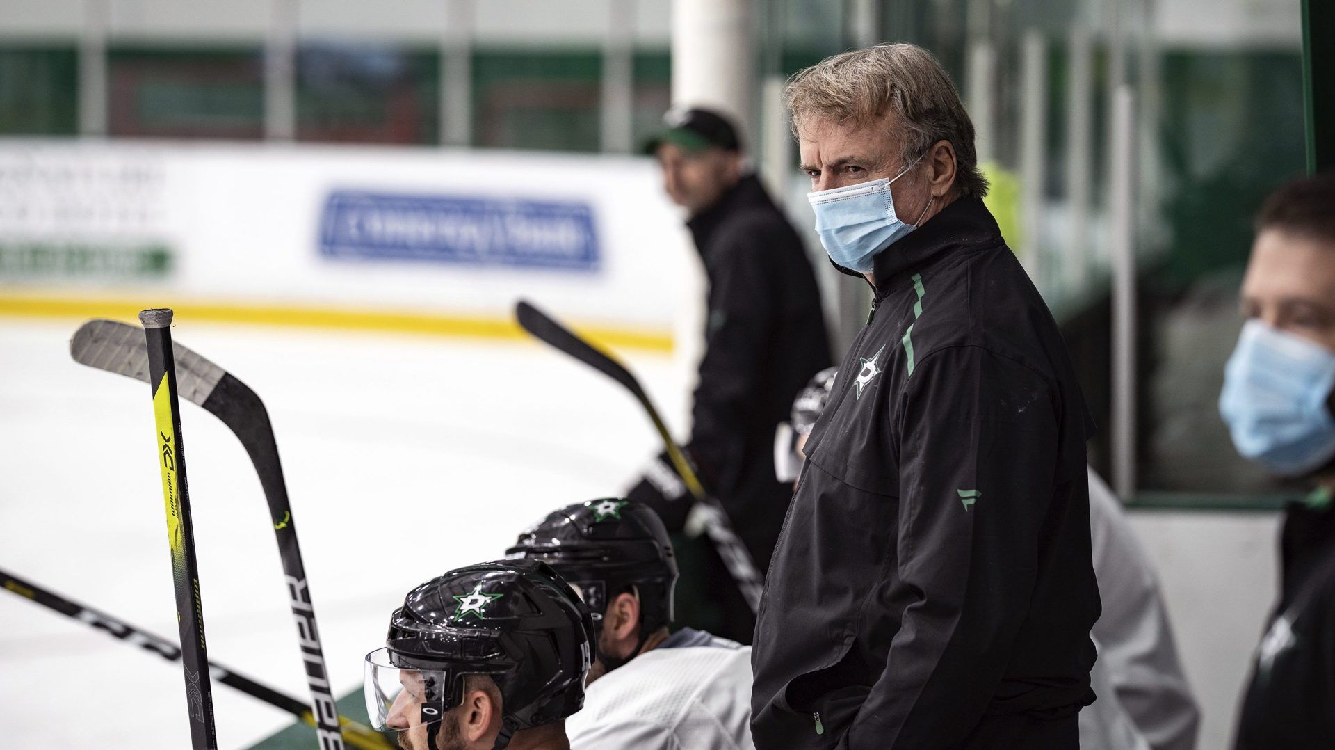 NHL’s older coaches debate wearing masks, taking precautions