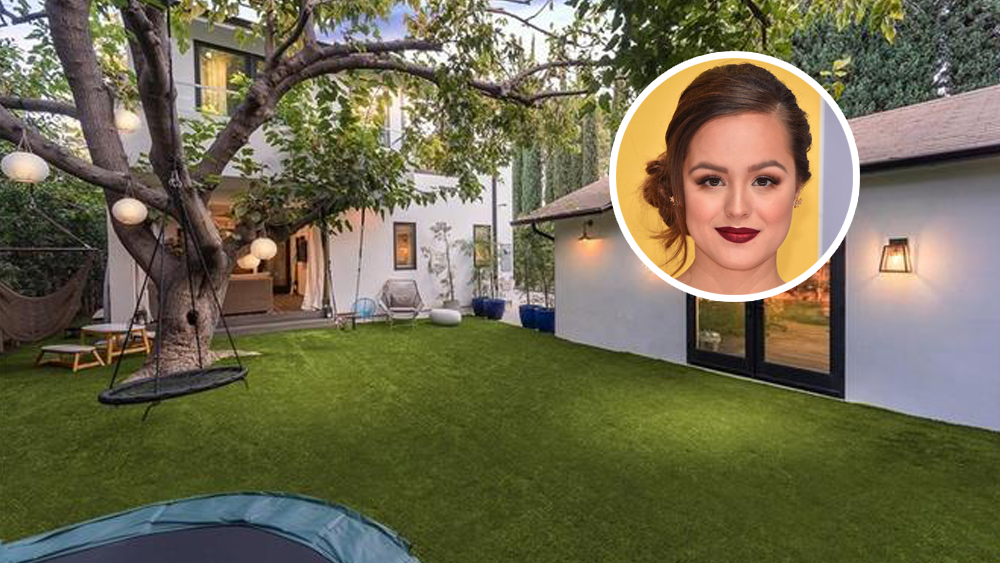 ‘The Goldbergs’ Considerable particular person Hayley Orrantia Buys L.A. Bungalow with Music Studio