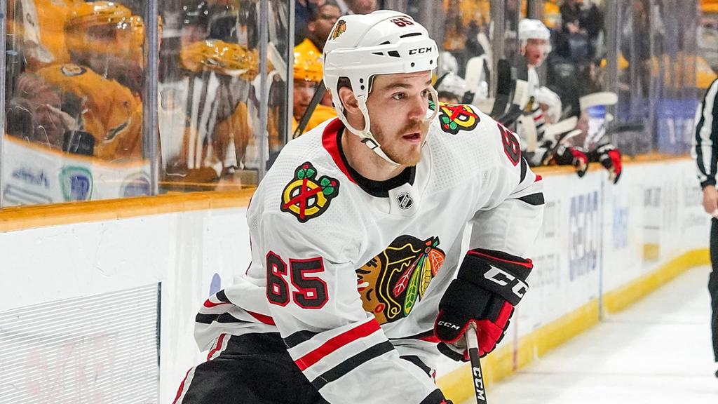 Training Camp Buzz: Shaw could no longer play for Blackhawks