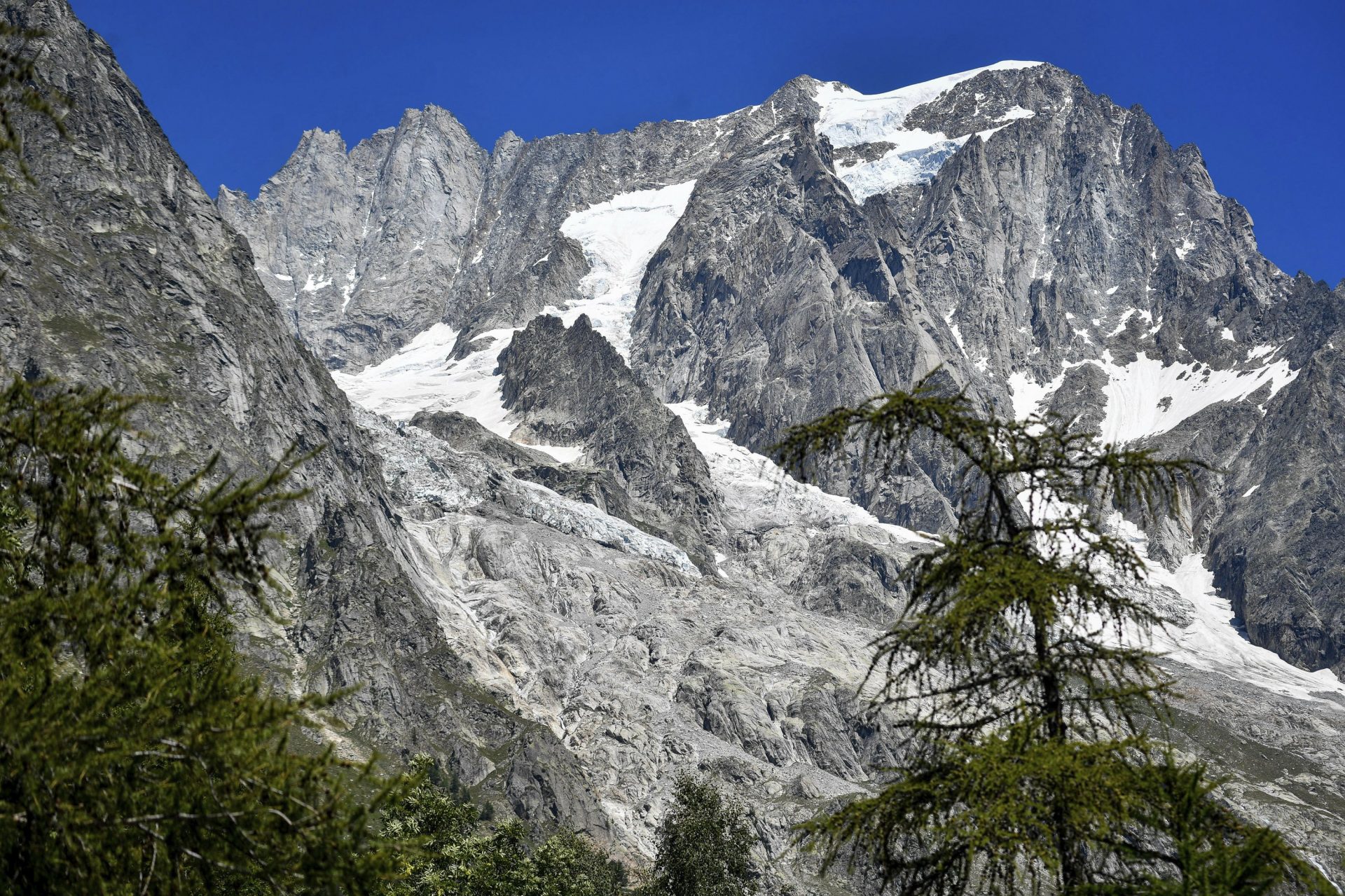 Alpine glacier in Italy threatens valley, forces evacuations