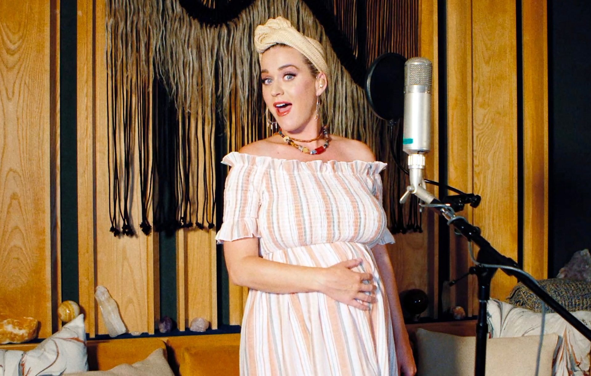Katy Perry Debuts Her Naked Toddler Bump Whereas Dancing for Orlando Bloom