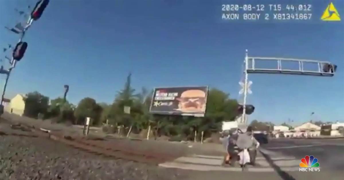 Dramatic video captures officer saving man trapped on prepare tracks