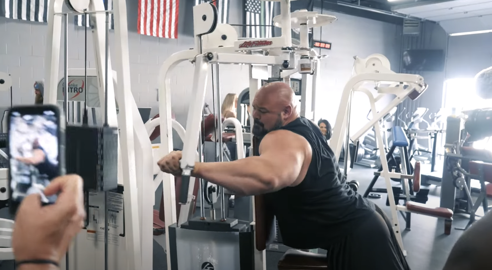 Strongman Brian Shaw Takes on a Bodybuilding Converse in a Public Gym