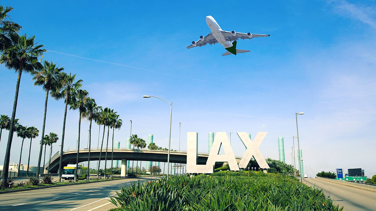 FBI investigating file of ‘guy in jetpack’ flying 3,000 feet in air at LAX: ‘Handiest in LA’