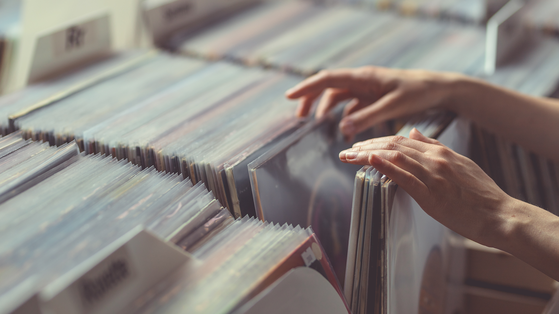 Vinyl Files Outsell CDs for the First Time Since 1986