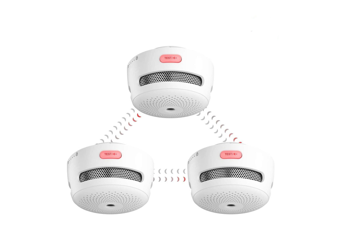 X-Sense Mini wireless interconnected smoke detector overview: This tiny fright networks with up to 24 others