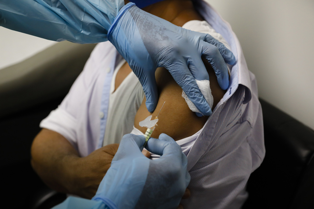 Señales de una “vacuna sorpresa en octubre” alarma a científicos de carrera