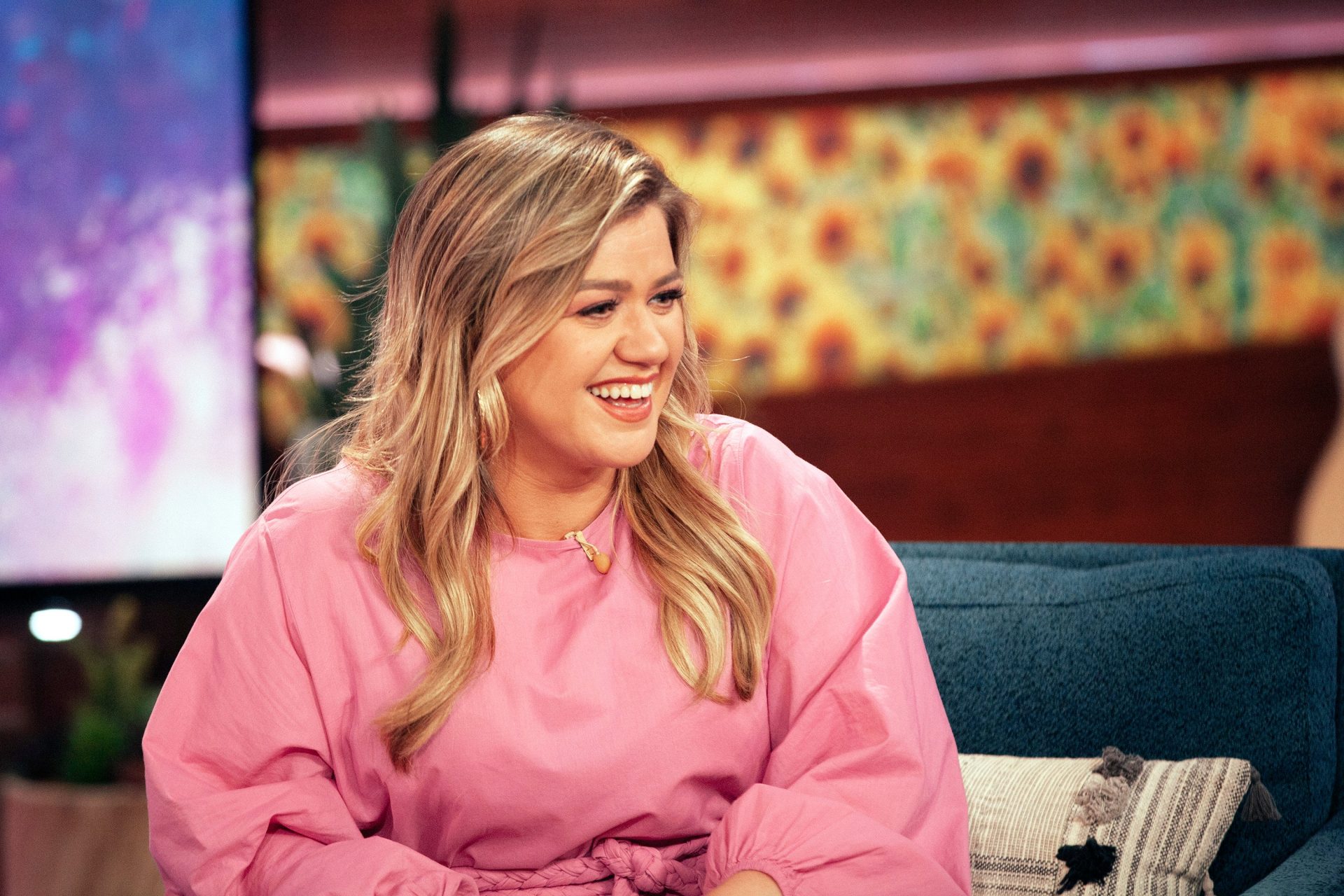 Kelly Clarkson Is Carrying a ‘Pirate’ Leer Patch on Her Indicate for the Most Painful Cause