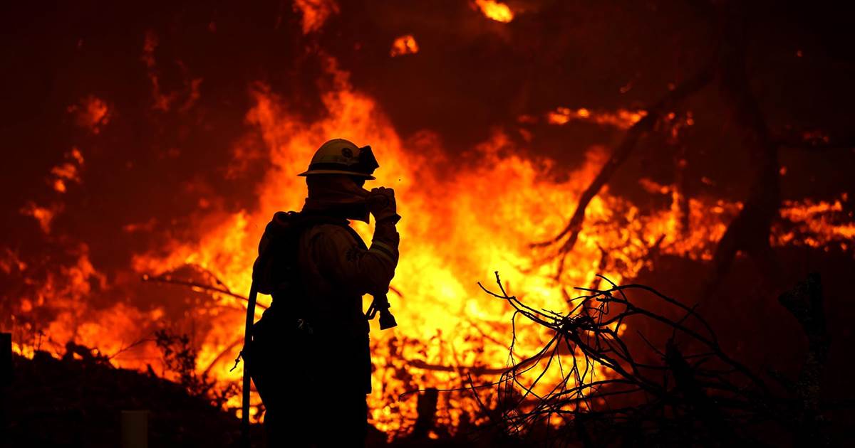See: Wildfires burn thru Northern California as firefighters war blazes