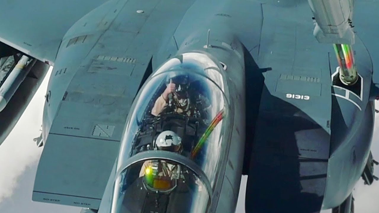 Awkward diminutive talk about at some stage in mid-air F-15 refueling