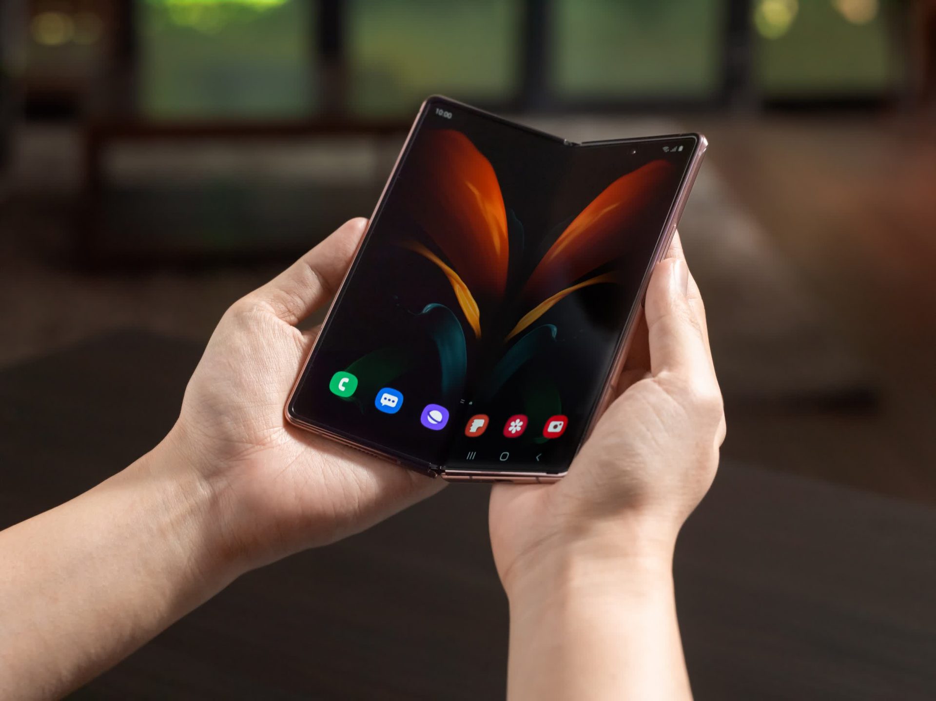 Samsung’s Galaxy Z Fold 2 cloak can serene be scratched along with your fingernail