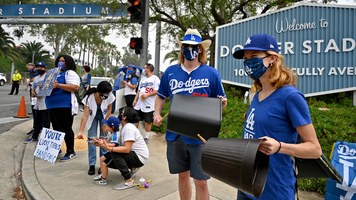 MLB playoffs: Dodgers fans favor Astros out of LA