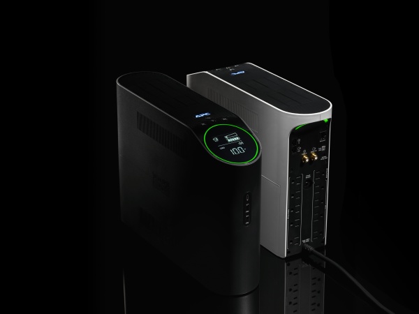 Schneider Electric unveils the first eSports-licensed UPS designed for gaming equipment, the APC Reduction-UPS Professional Gaming Info