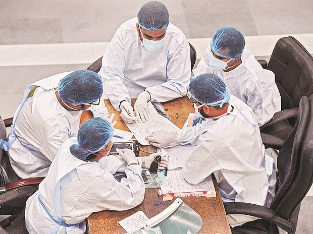 Resident docs of NDMC hospitals mutter at Jantar Mantar over pay dues