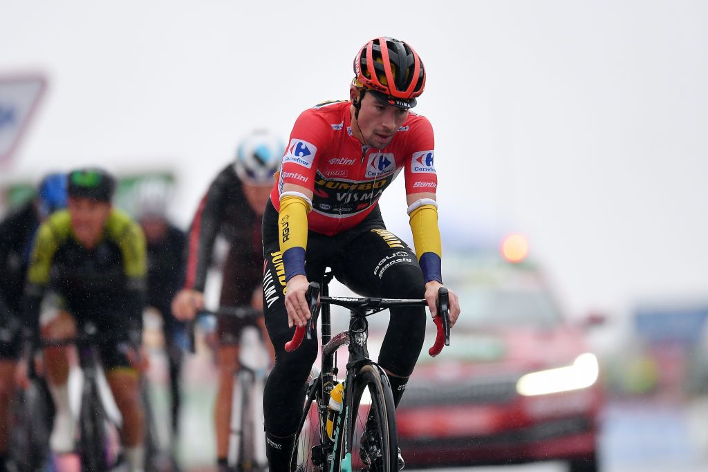 Rain jacket mistake ends Roglic’s lead in Vuelta a España