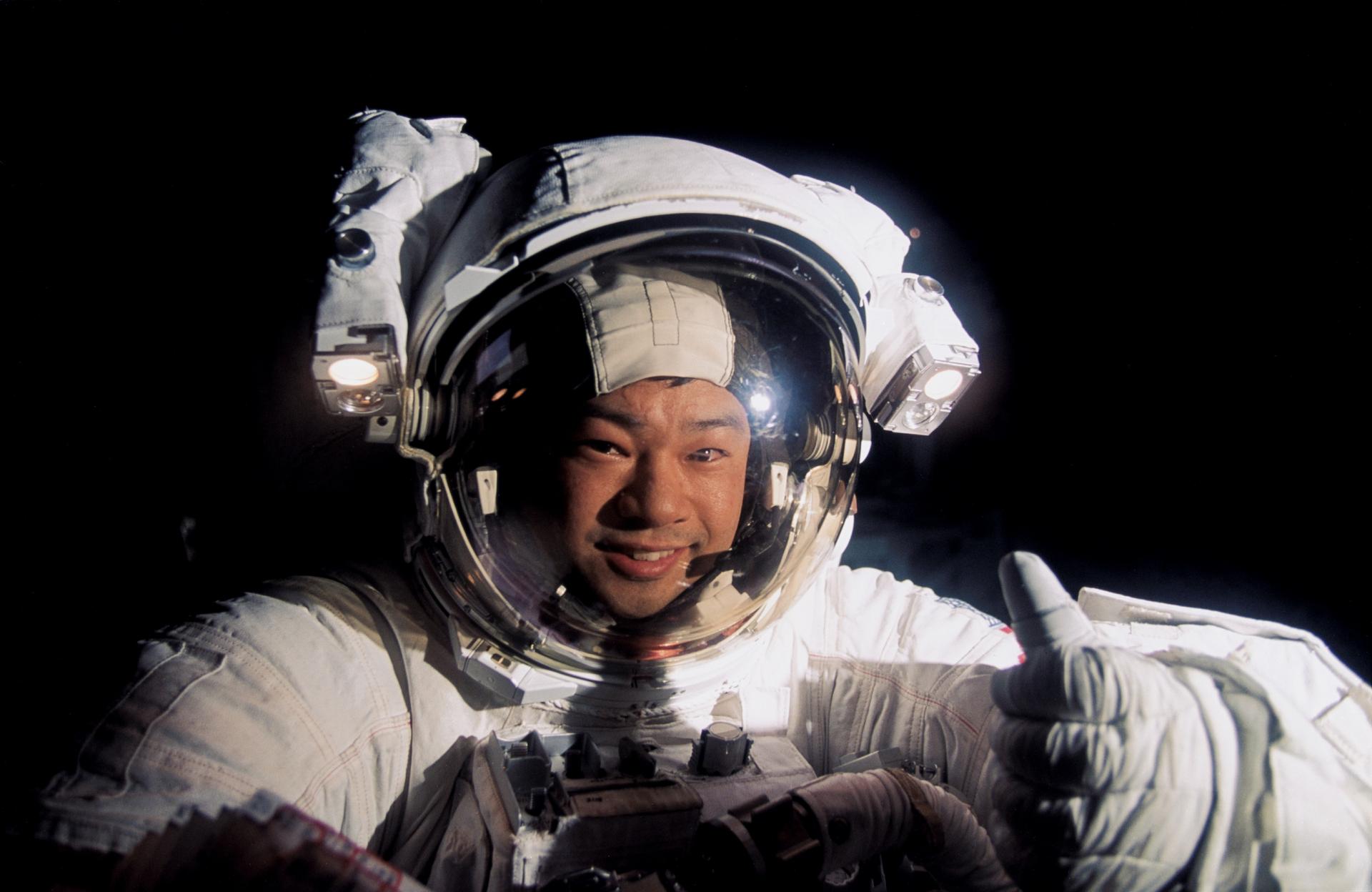 Astronaut Leroy Chiao will discuss the stamp of the World House Station in two online talks