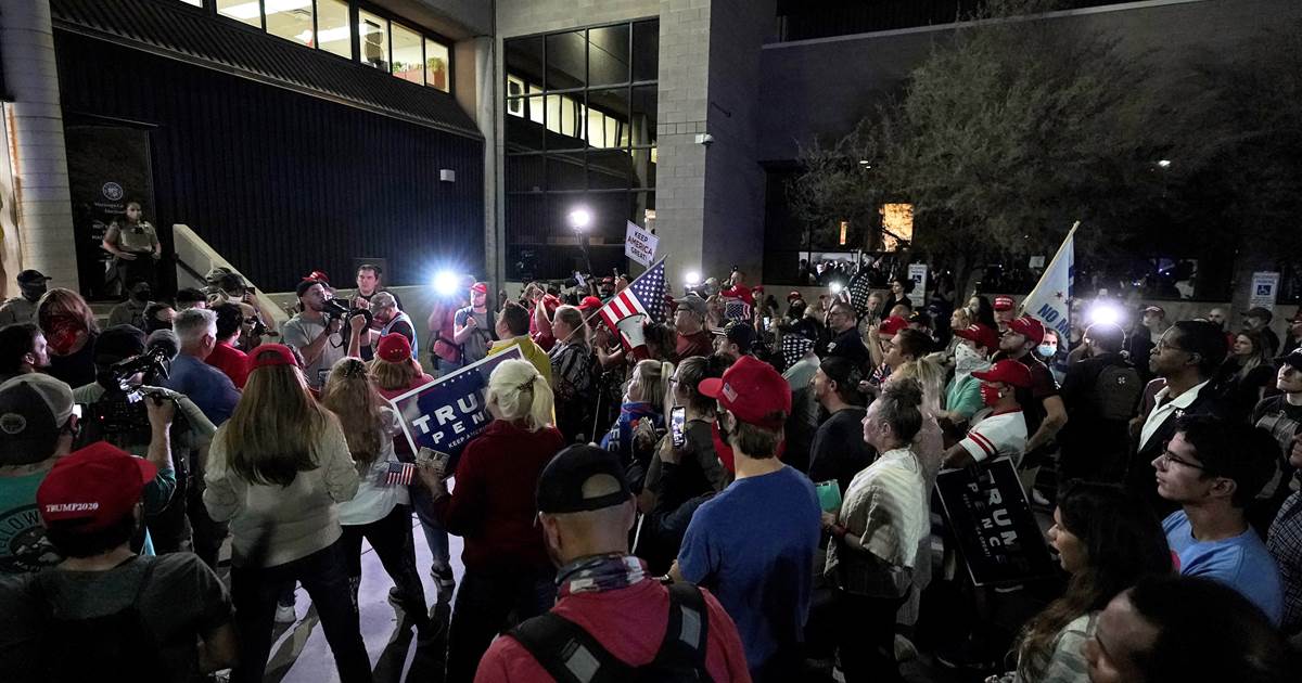 Chanting ‘count the votes,’ pro-Trump protesters salvage out of doorways Arizona counting heart