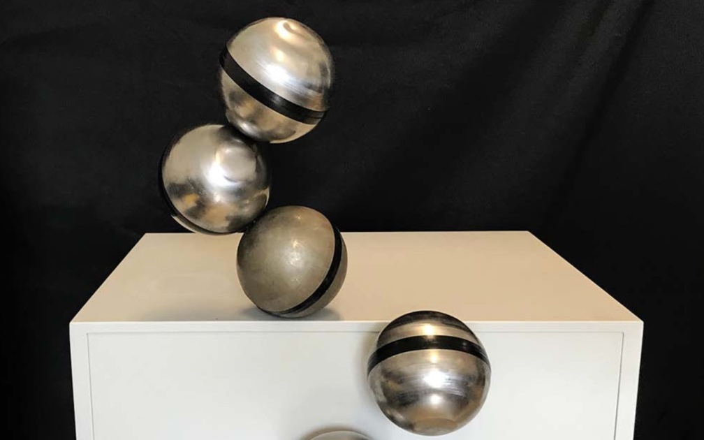 Magnetic FreeBOT orbs work collectively to climb spruce boundaries