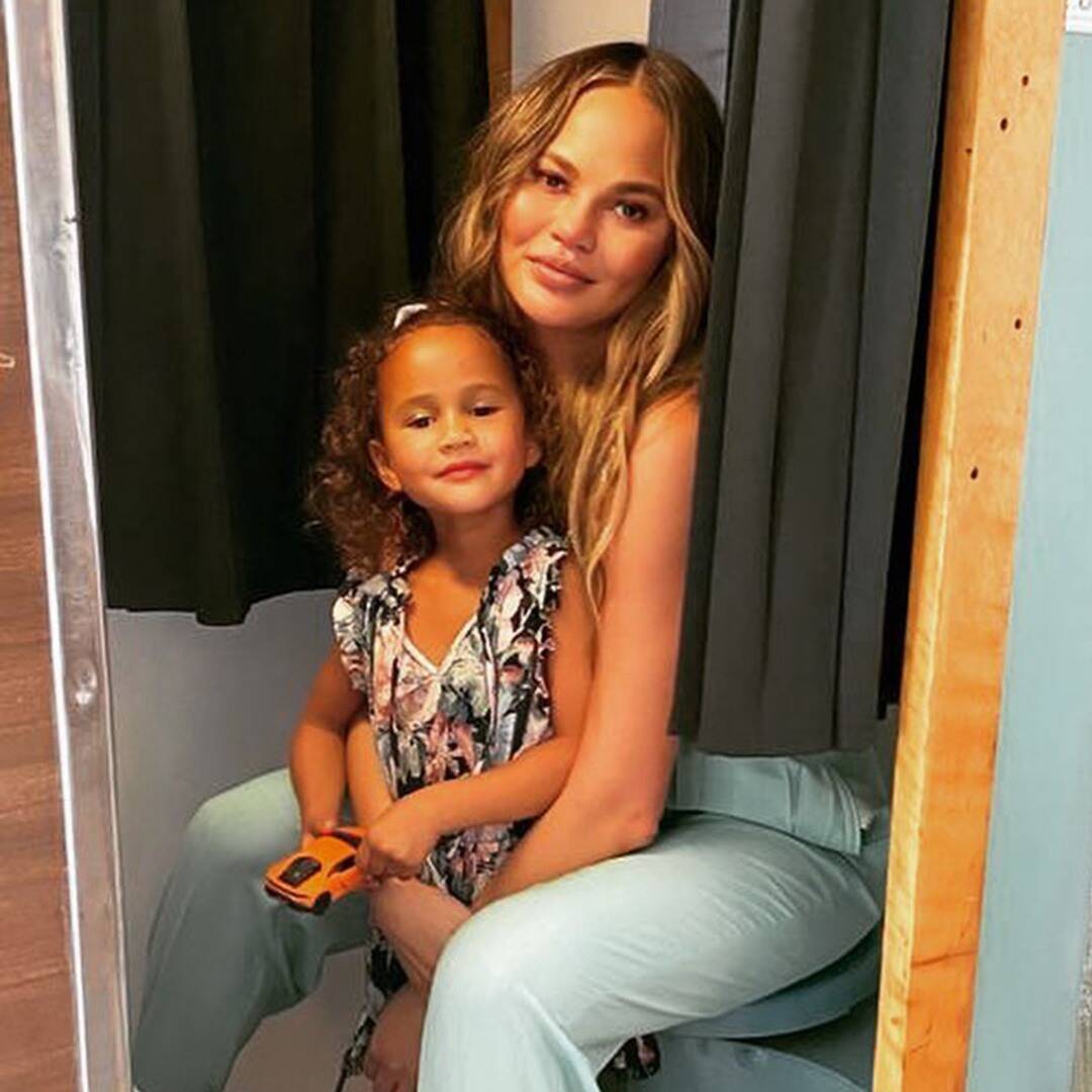 Chrissy Teigen Shares Her Past Struggles With Breastfeeding and Asks to “Normalize System”