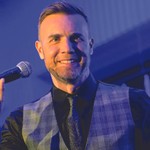 Settle That’s Gary Barlow Takes Lead on U.K. Midweek Chart