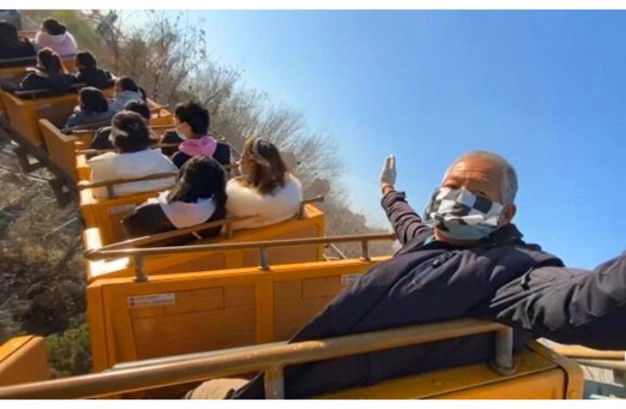 Did This Grandpa Mosey a Roller Coaster 8,000 Events in Beijing?