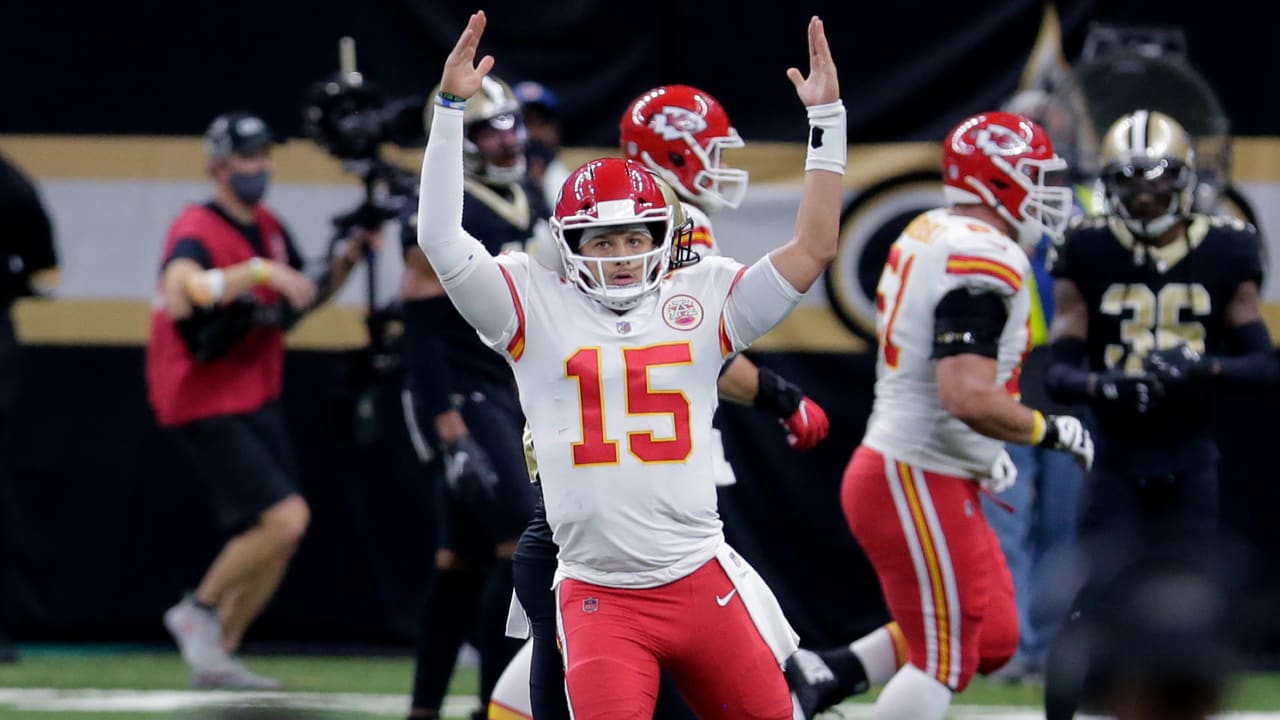 Chiefs QB Patrick Mahomes tops fan voting for 2021 Official Bowl
