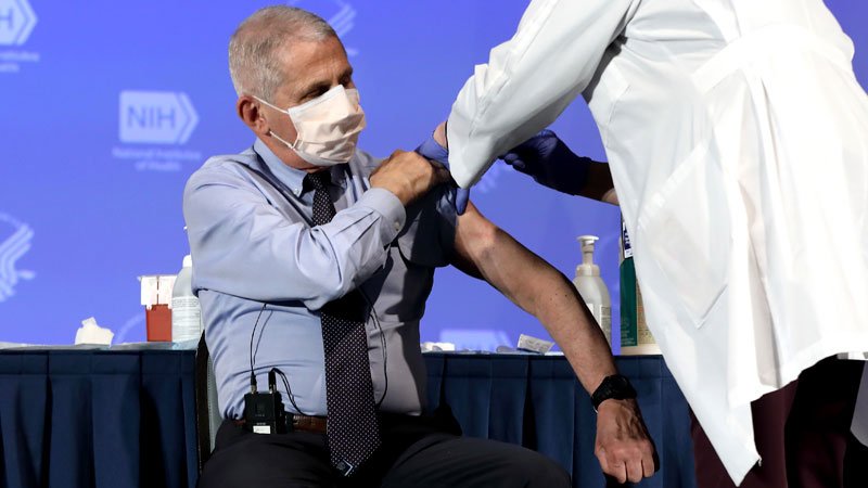 Fauci, US Lawmakers Get Early Access to COVID-19 Vaccines