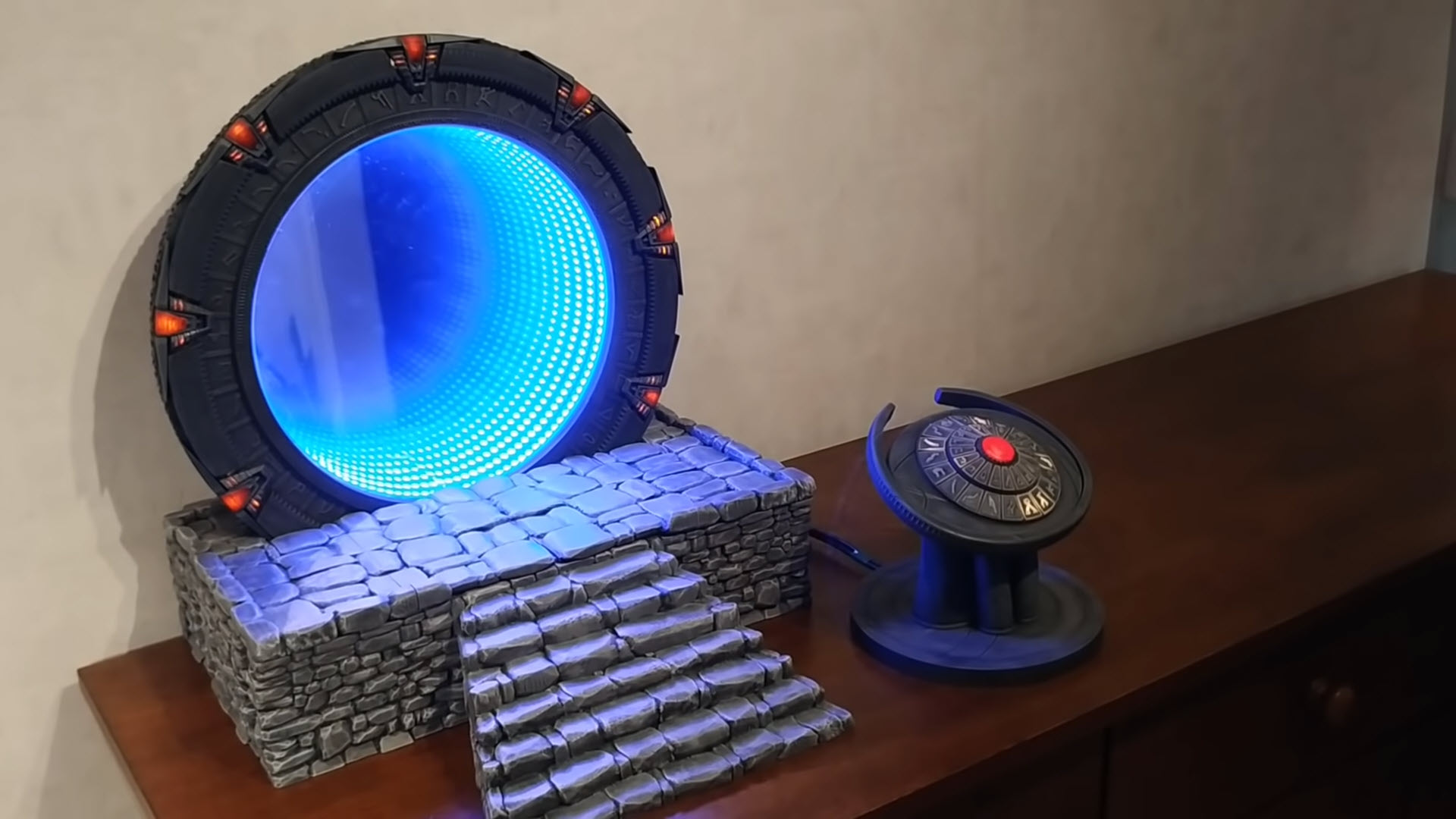 Test Out This Raspberry Pi-Powered Stargate with Working Lights and Sounds