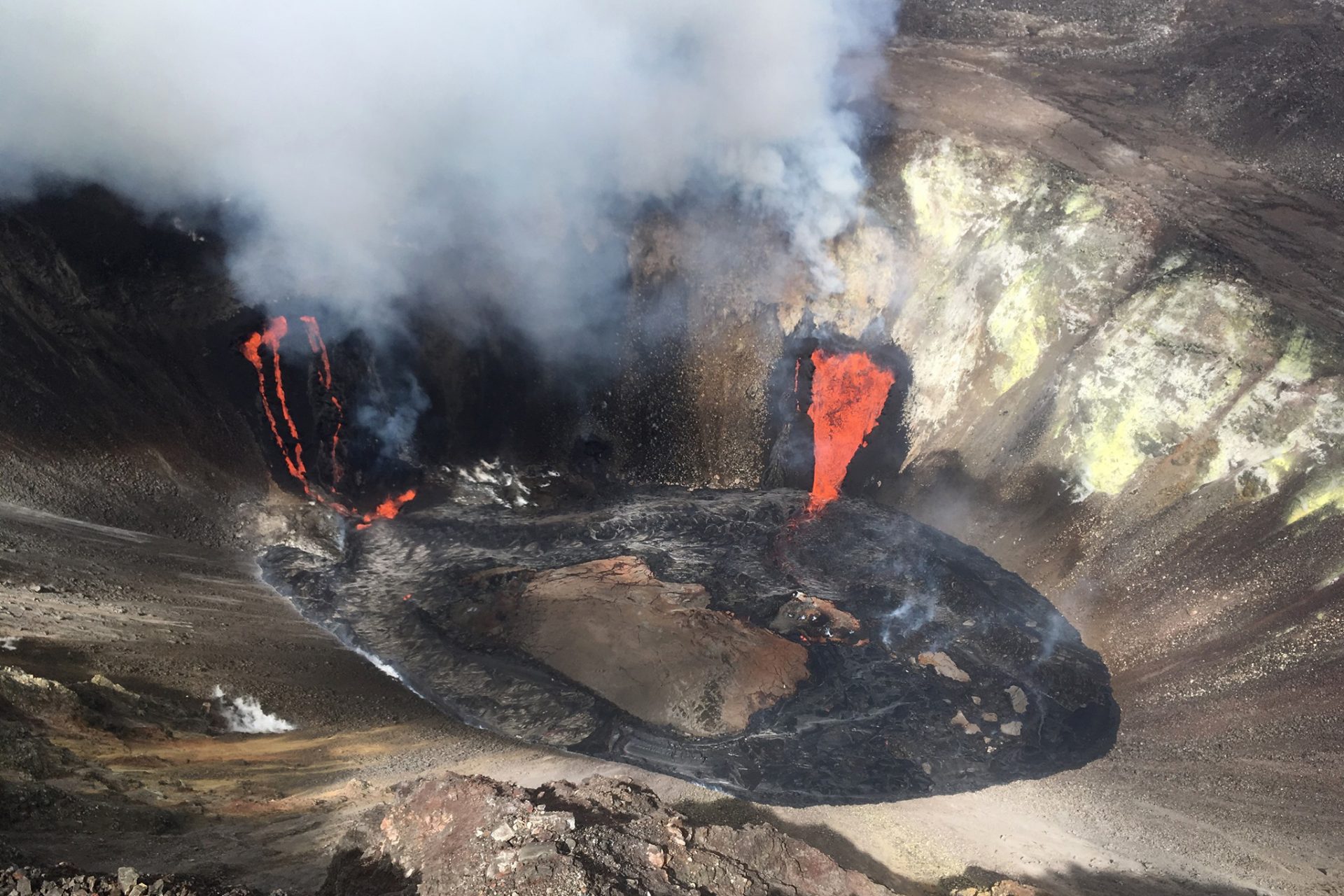 Park rangers cite friends to Hawaii volcano eruption draw