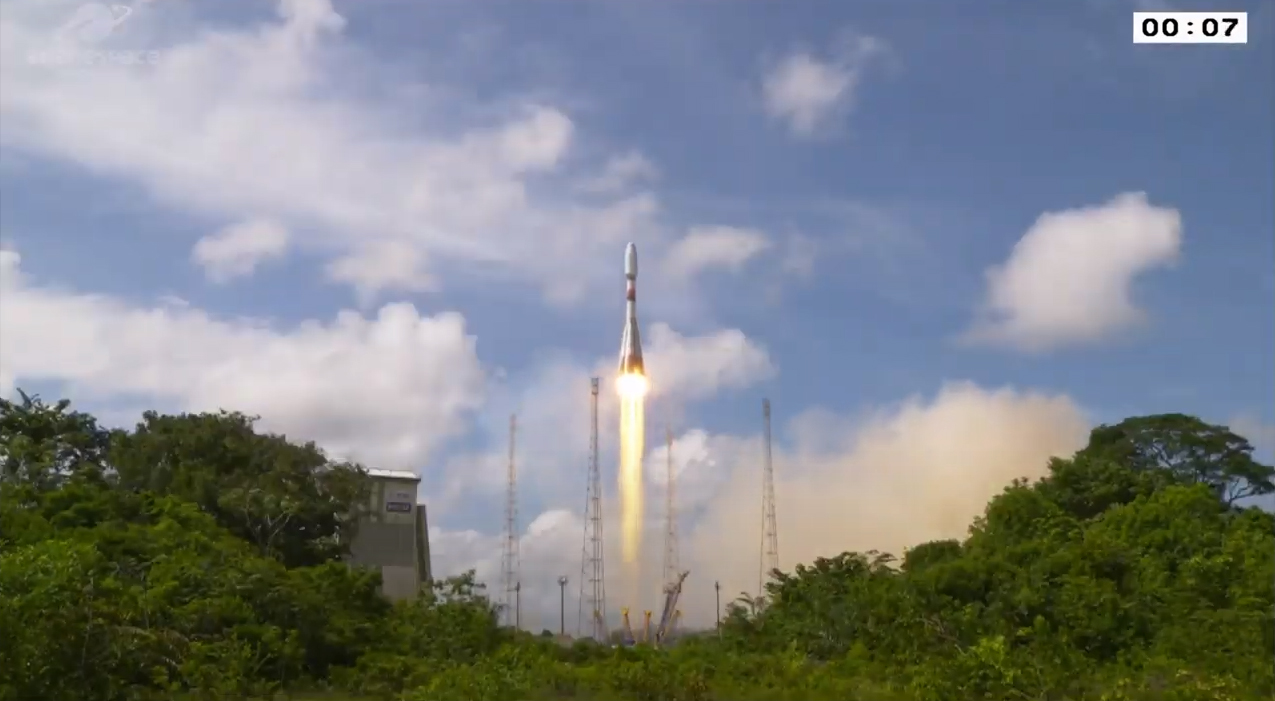 Arianespace launches French militia glimpse satellite on Soyuz rocket to cap 2020