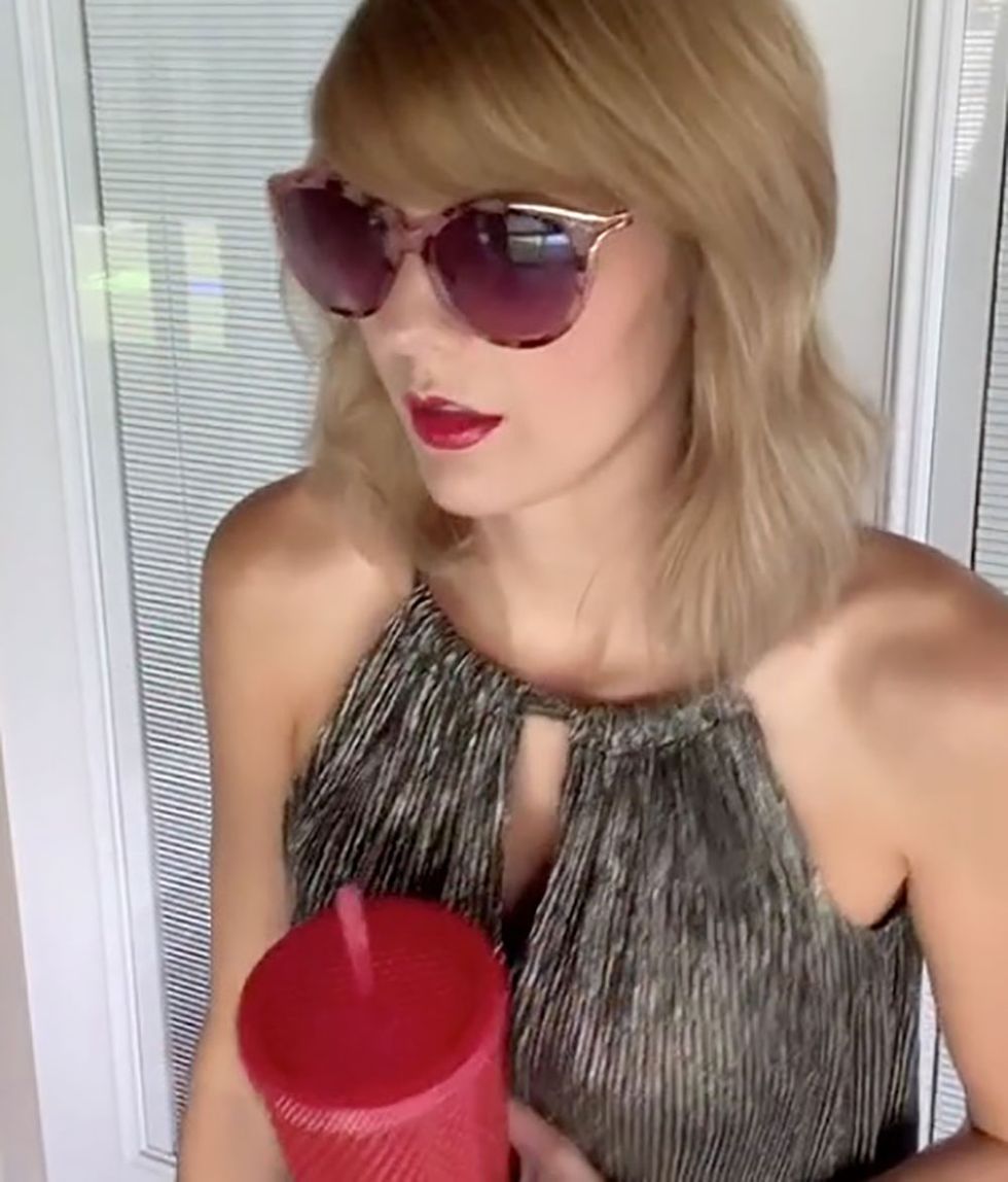 Taylor Swift’s Doppelgänger Is a Nashville Nurse and She’s Going Viral on TikTok