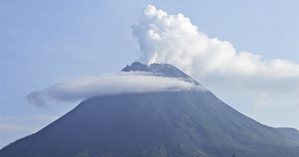 A entire bunch evacuated as Indonesian volcano spews sizzling clouds