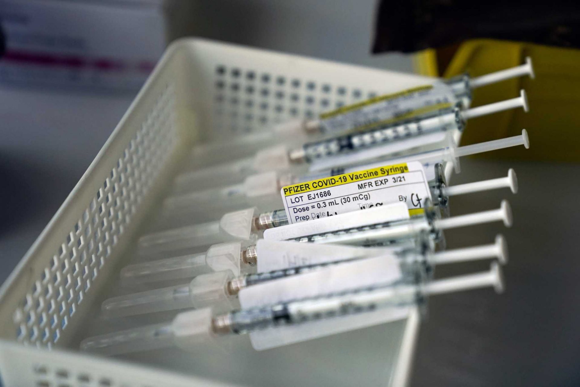 Survey suggests Pfizer vaccine works against virus variant