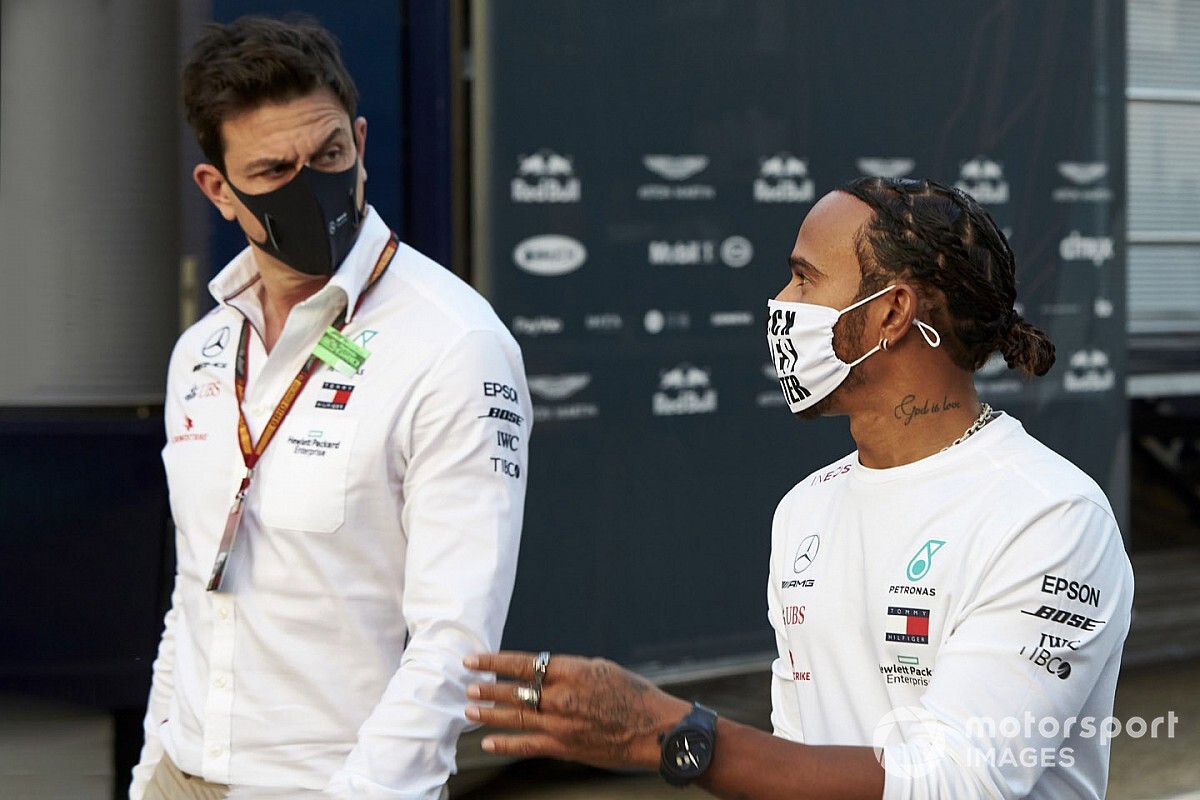 Wolff says “curveballs” delaying Hamilton’s new contract