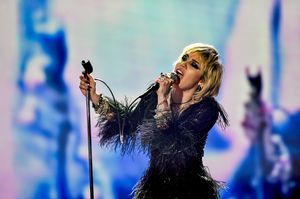 Gaze Miley Cyrus bring Billy Idol and Joan Jett on stage at Natty Bowl 2021 pre-present
