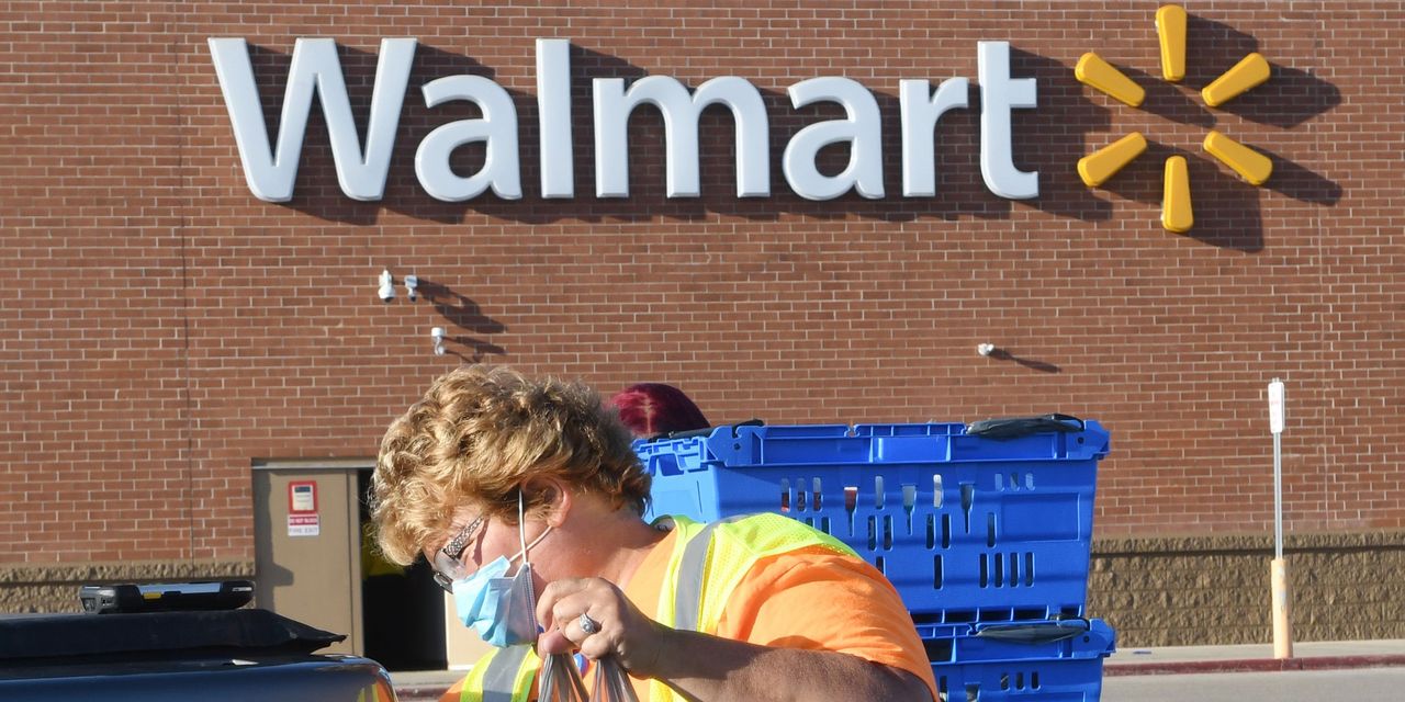Walmart Promises Raises for 425,000 Workers After Tough Vacation Sales