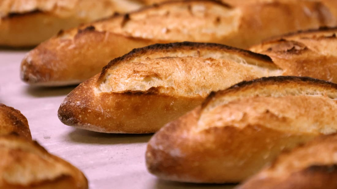 Los panaderos franceses quieren que la Unesco designe como tesoro cultural a la baguette