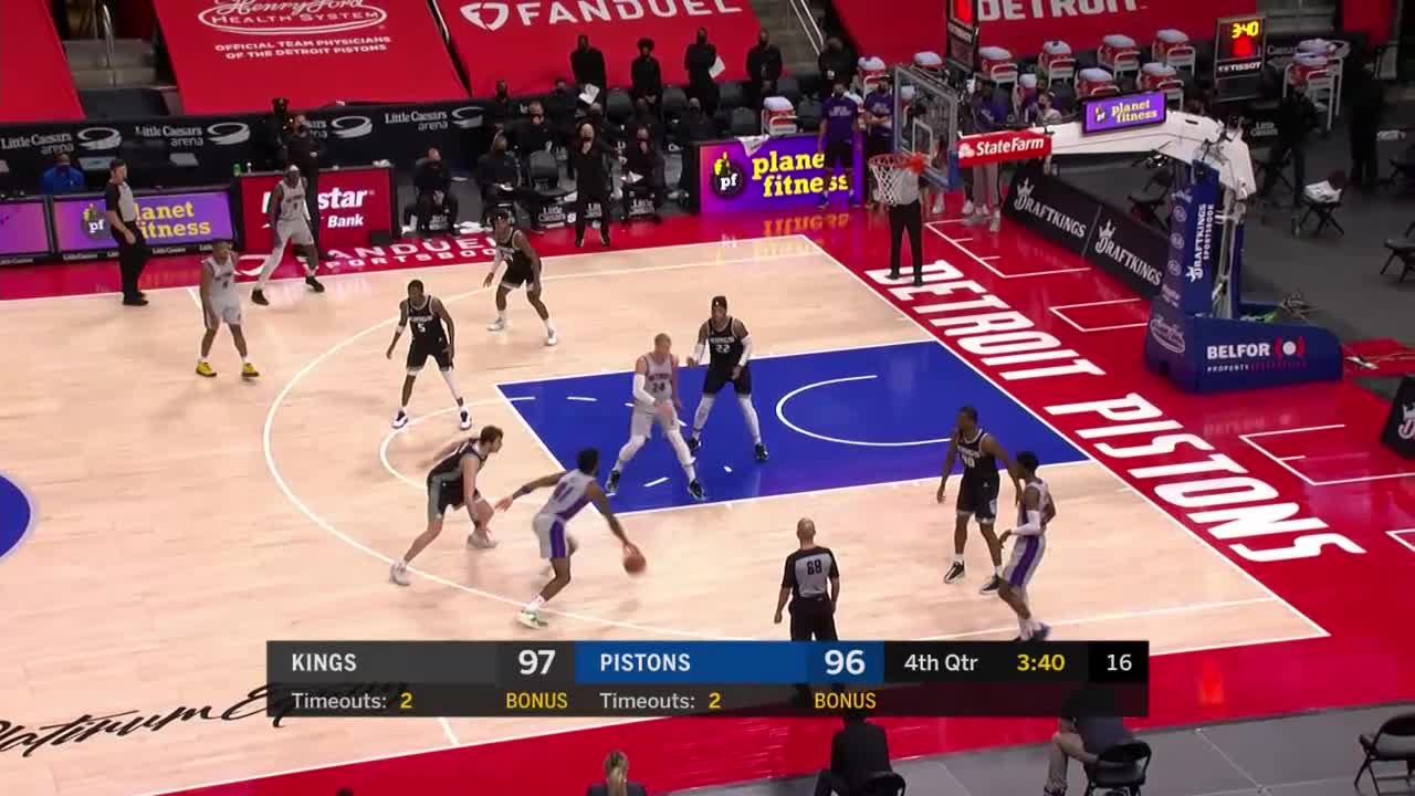 Mason Plumlee with a dunk vs the Sacramento Kings