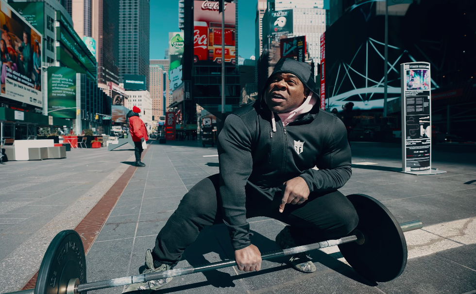 Seek Bodybuilder Kai Greene Crush His First Ever CrossFit WOD in Times Square