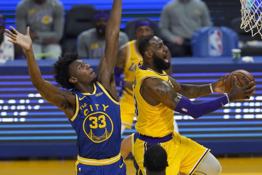 Lakers cruise over Warriors despite being short-handed