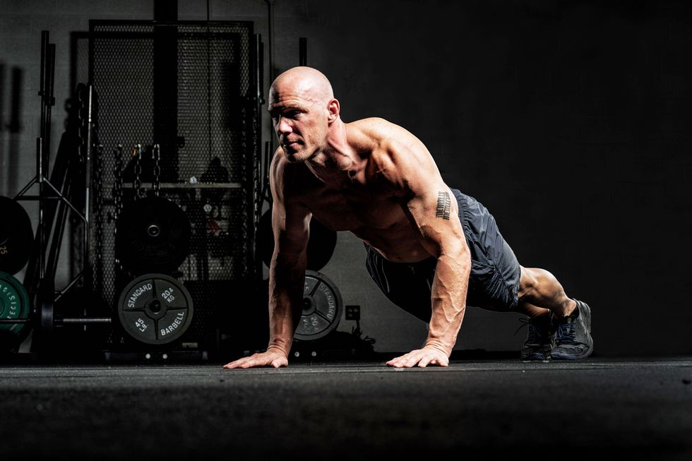 This EMOM Workout Pushes You to Rack Up Reps in Real 12 Minutes