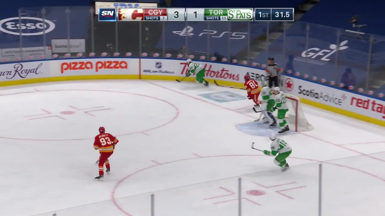 Alexander Kerfoot with a Objective vs. Calgary Flames